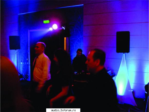 ofera servicii de sonorizari  in sibiu, instalatii de lumini si dj ne place sa facem atmosfera, ne